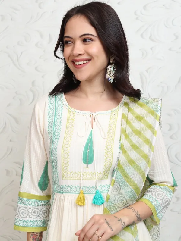 Women Kurta With Trousers & Dupatta