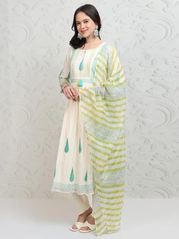 Women Kurta With Trousers & Dupatta
