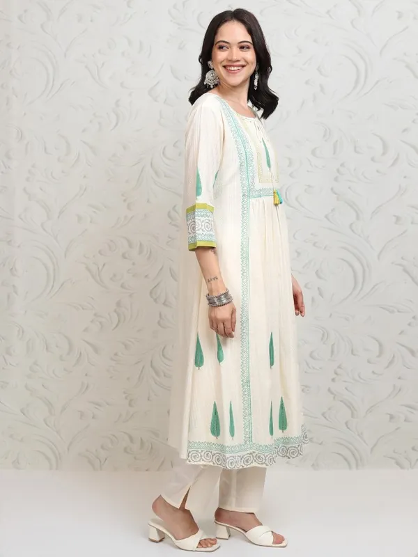 Women Kurta With Trousers & Dupatta