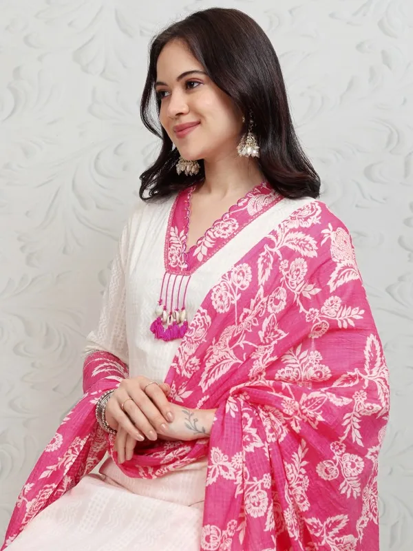 Women Kurta With Trousers & Dupatta