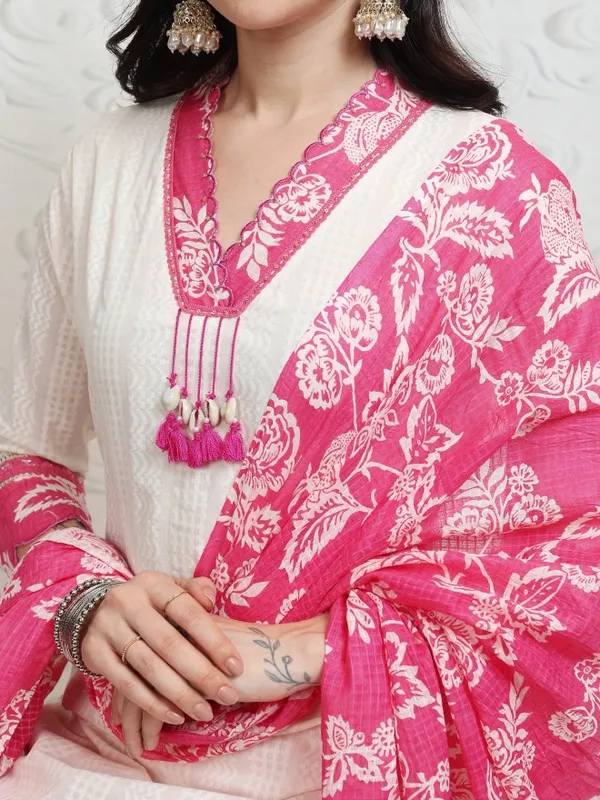 Women Kurta With Trousers & Dupatta