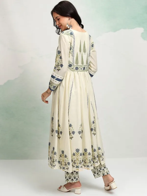 Women Kurta With Trousers