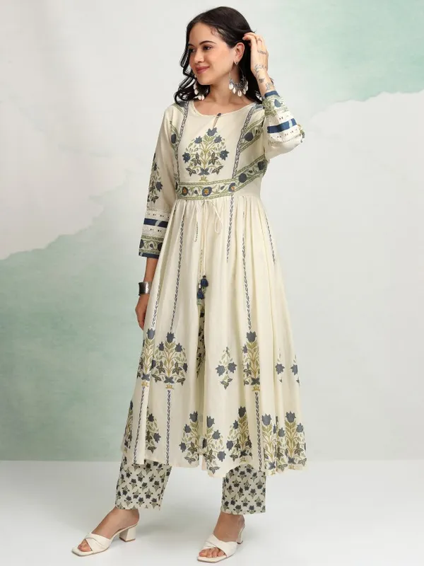 Women Kurta With Trousers