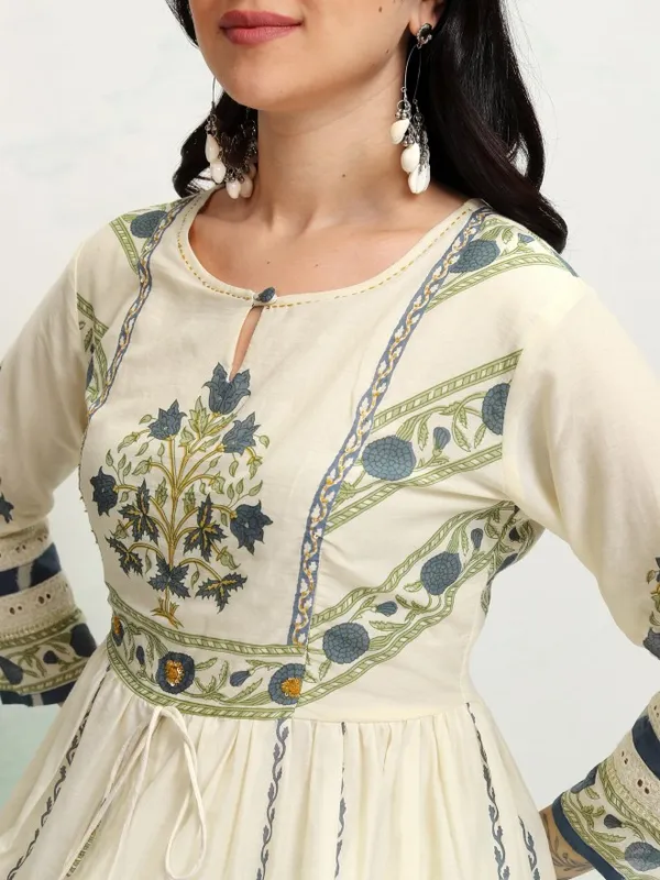 Women Kurta With Trousers