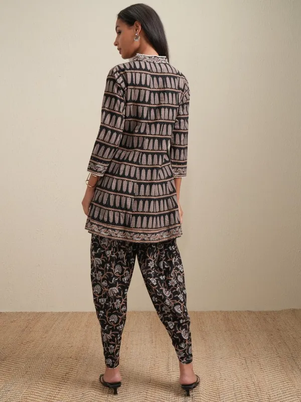 Vishudh Women Black Printed Kurta With Trousers