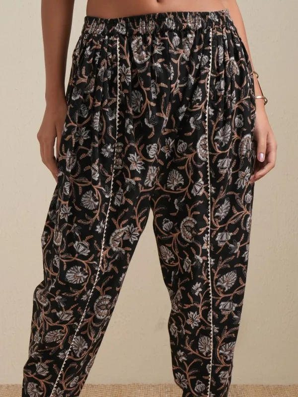 Vishudh Women Black Printed Kurta With Trousers