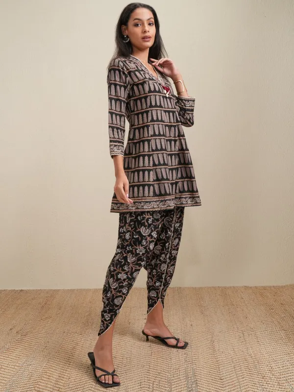 Vishudh Women Black Printed Kurta With Trousers