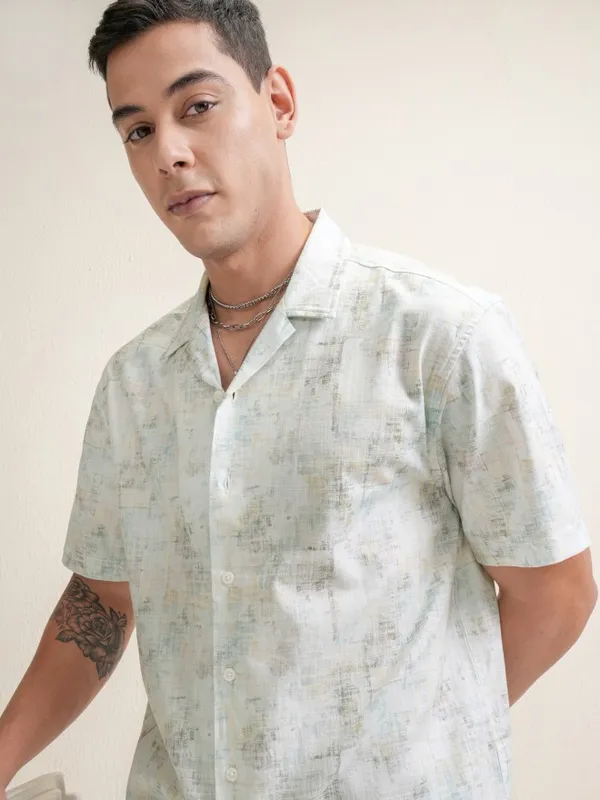 Locomotive Premium Men Cream Printed Relaxed Fit Casual Shirt