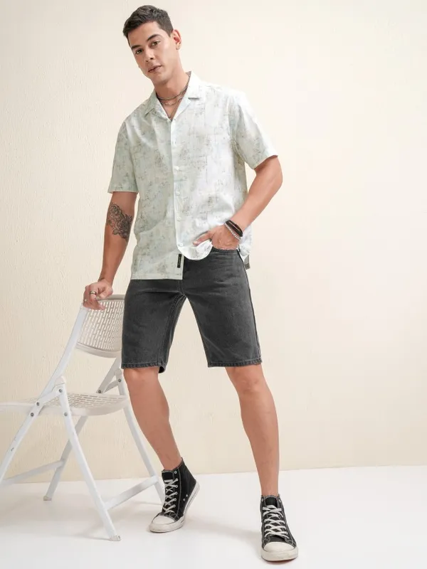 Locomotive Premium Men Cream Printed Relaxed Fit Casual Shirt