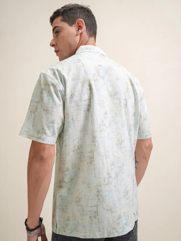 Locomotive Premium Men Cream Printed Relaxed Fit Casual Shirt