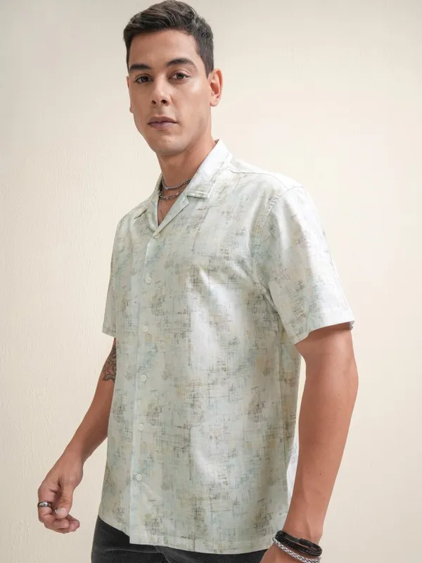 Locomotive Premium Men Cream Printed Relaxed Fit Casual Shirt