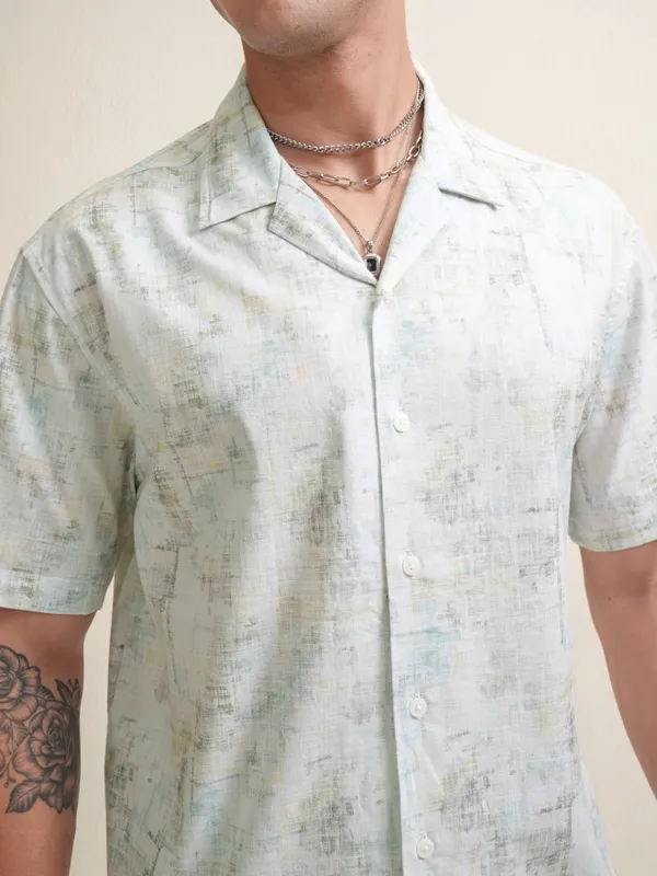 Locomotive Premium Men Cream Printed Relaxed Fit Casual Shirt