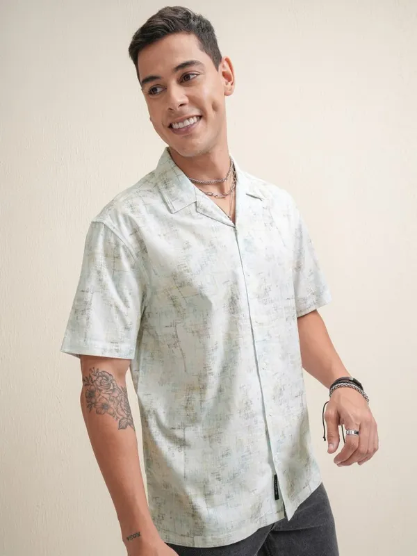 Locomotive Premium Men Cream Printed Relaxed Fit Casual Shirt