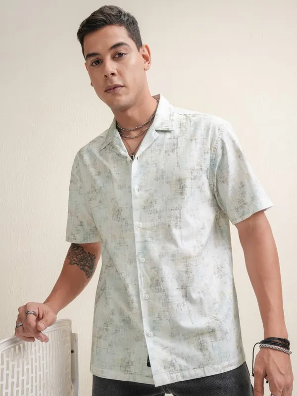 Locomotive Premium Men Cream Printed Relaxed Fit Casual Shirt