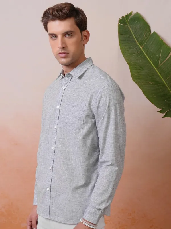 Locomotive Premium Men Grey Solid Relaxed Shirt