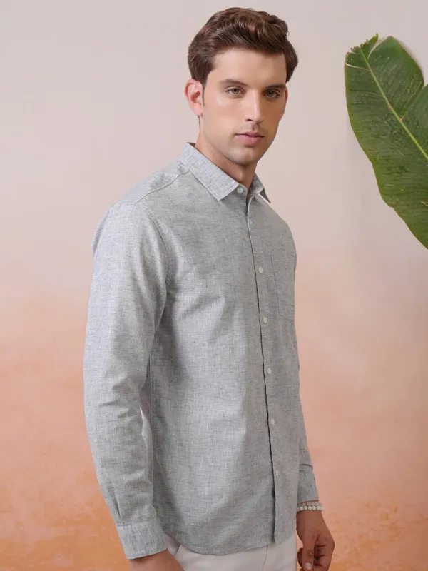 Locomotive Premium Men Grey Solid Relaxed Shirt
