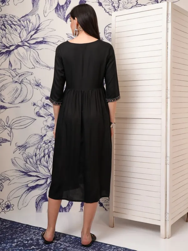 Vishudh Women Black Printed Fit and Flare Dress