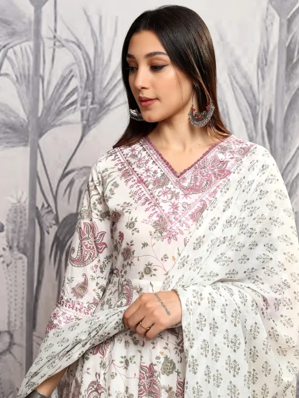Women Kurta With Trousers & Dupatta