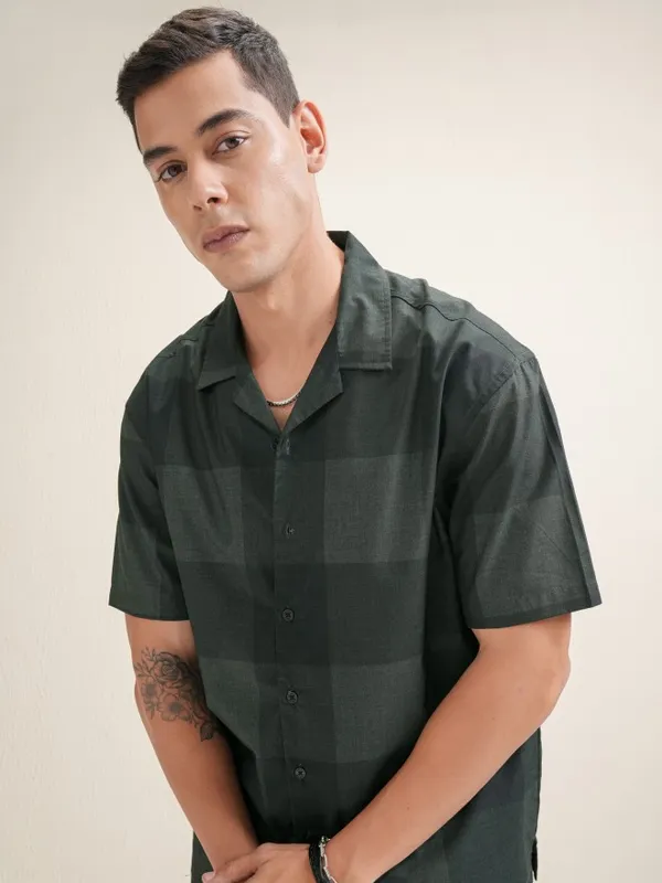 Locomotive Premium Men Green Checked Oversized Fit Casual Shirt