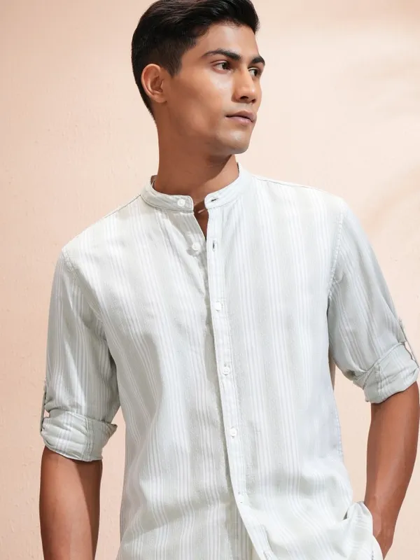 Locomotive Men Green Striped Regular Fit Casual Shirt