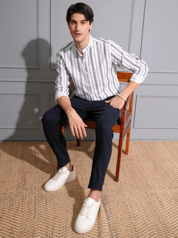 Locomotive Men Navy Blue Striped Regular Fit Casual Shirt