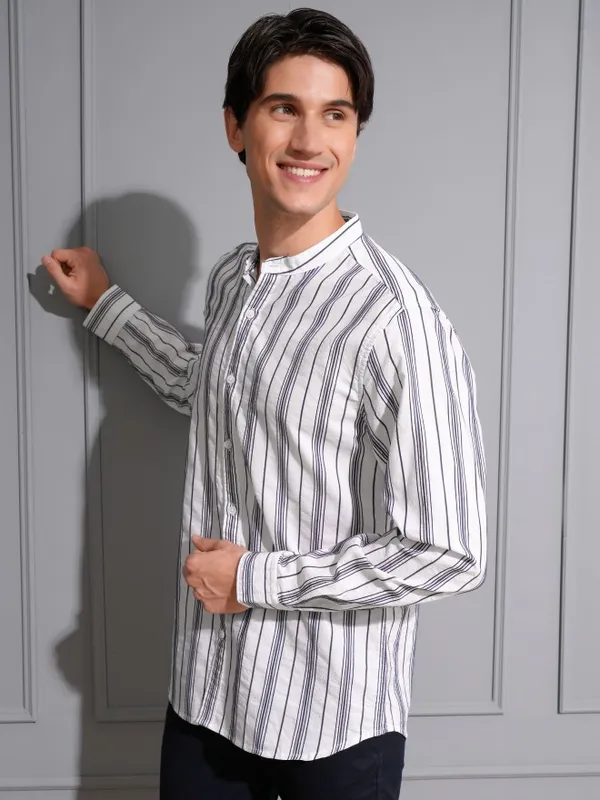 Locomotive Men Navy Blue Striped Regular Fit Casual Shirt
