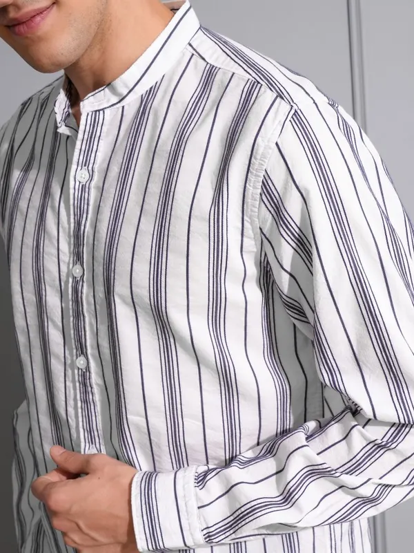 Locomotive Men Navy Blue Striped Regular Fit Casual Shirt