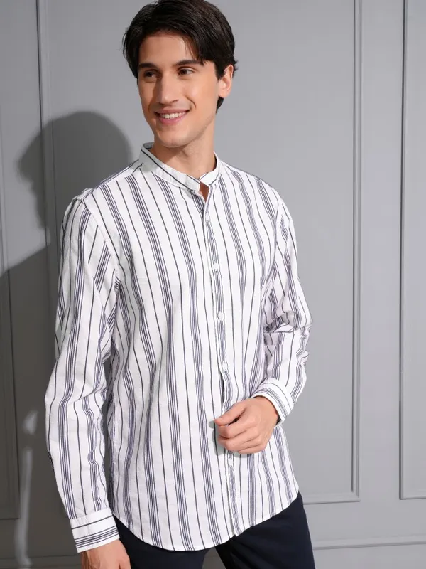 Locomotive Men Navy Blue Striped Regular Fit Casual Shirt