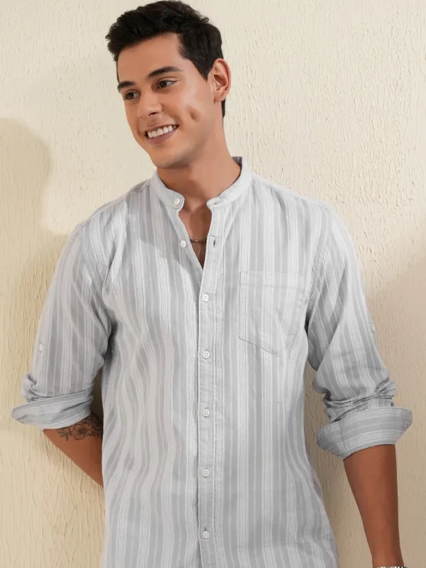 Locomotive Men Grey Striped Regular Fit Casual Shirt