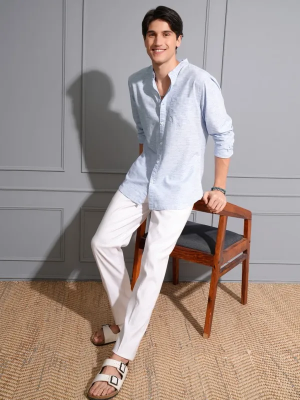 Locomotive Men Blue Solid Regular Fit Casual Shirt