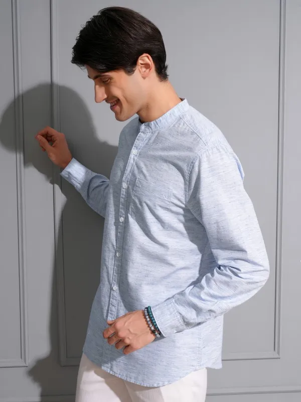 Locomotive Men Blue Solid Regular Fit Casual Shirt