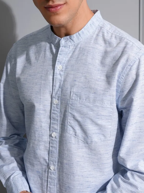 Locomotive Men Blue Solid Regular Fit Casual Shirt