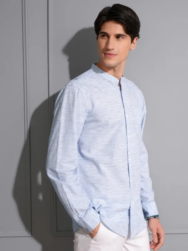 Locomotive Men Blue Solid Regular Fit Casual Shirt