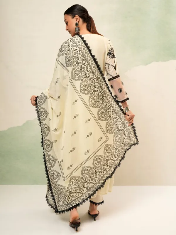Women Kurta With Trousers & Dupatta