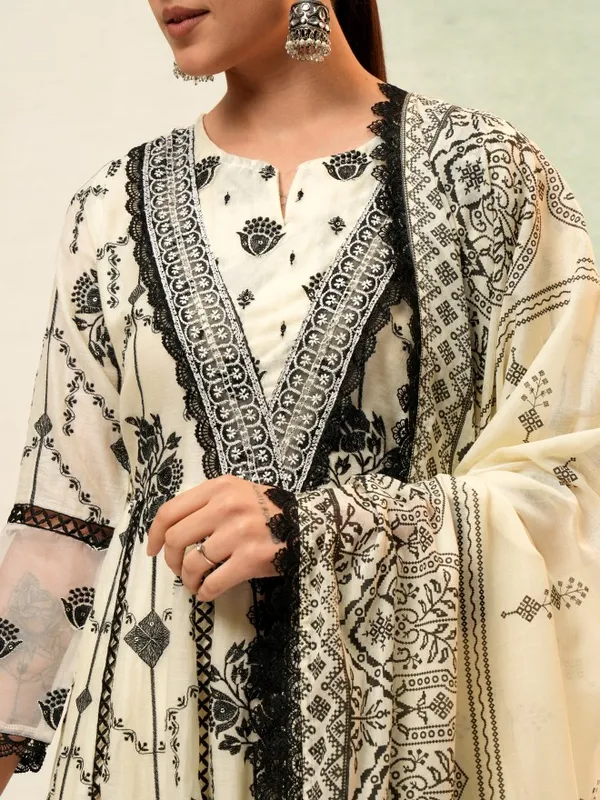 Women Kurta With Trousers & Dupatta