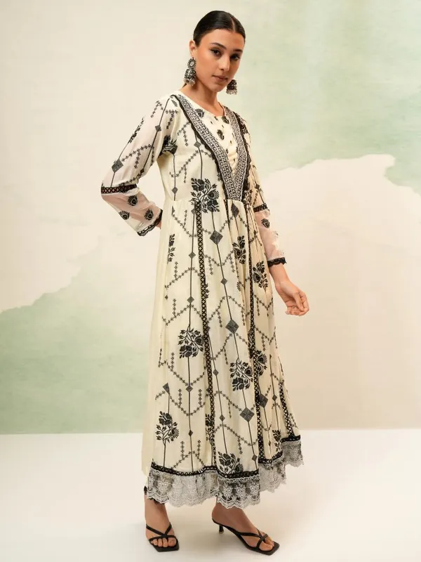 Women Kurta With Trousers & Dupatta