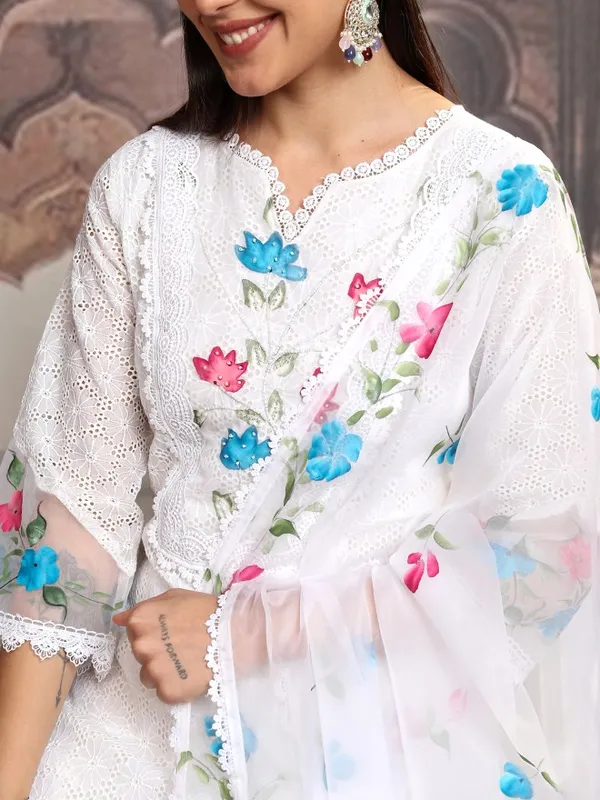Women Kurta With Trousers & Dupatta
