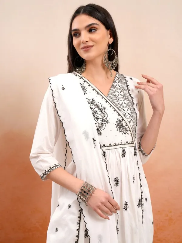 Vishudh Women Off White Embroidered Kurta With Trouser And Dupatta