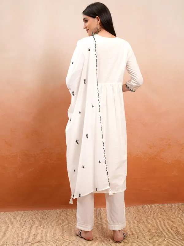 Vishudh Women Off White Embroidered Kurta With Trouser And Dupatta