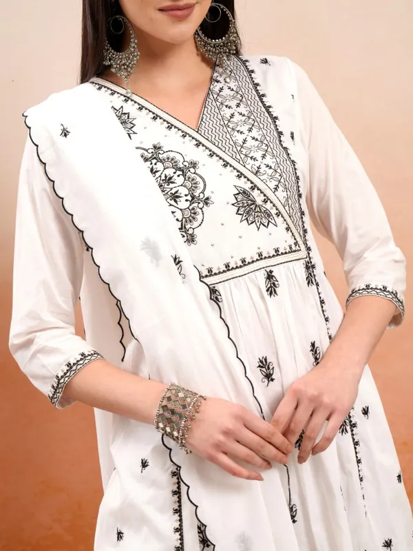 Vishudh Women Off White Embroidered Kurta With Trouser And Dupatta