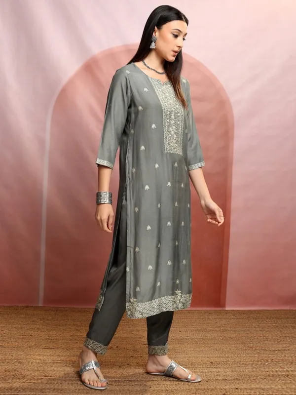 Vishudh Women Grey Embroidered Kurta With Trouser And Dupatta