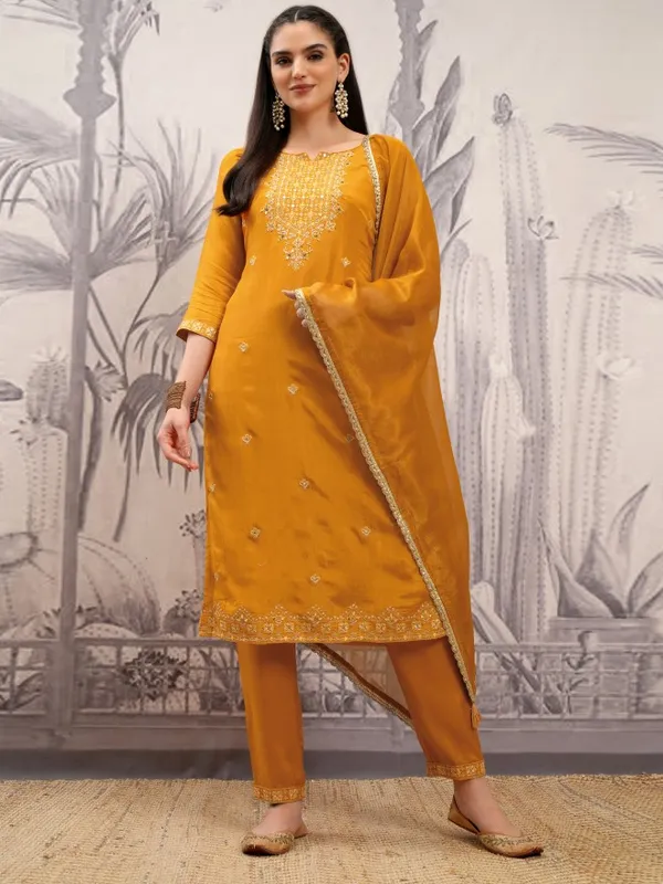 Women Kurta With Trousers & Dupatta
