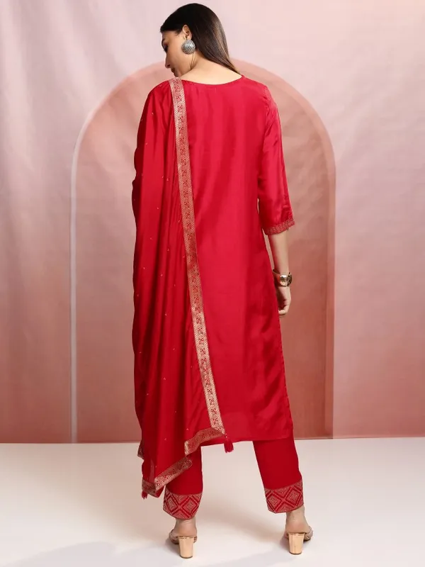 Women Kurta With Trousers & Dupatta