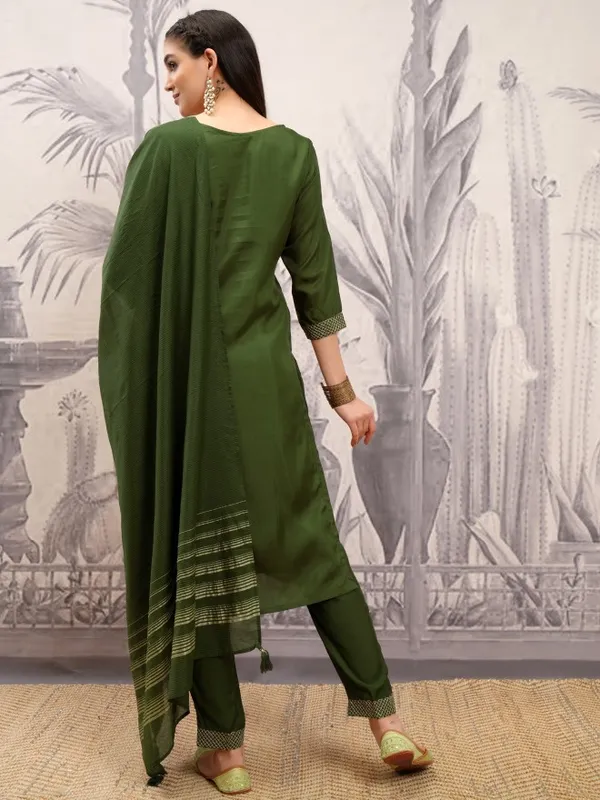 Vishudh Women Green Embroidered Kurta With Trousers And Dupatta