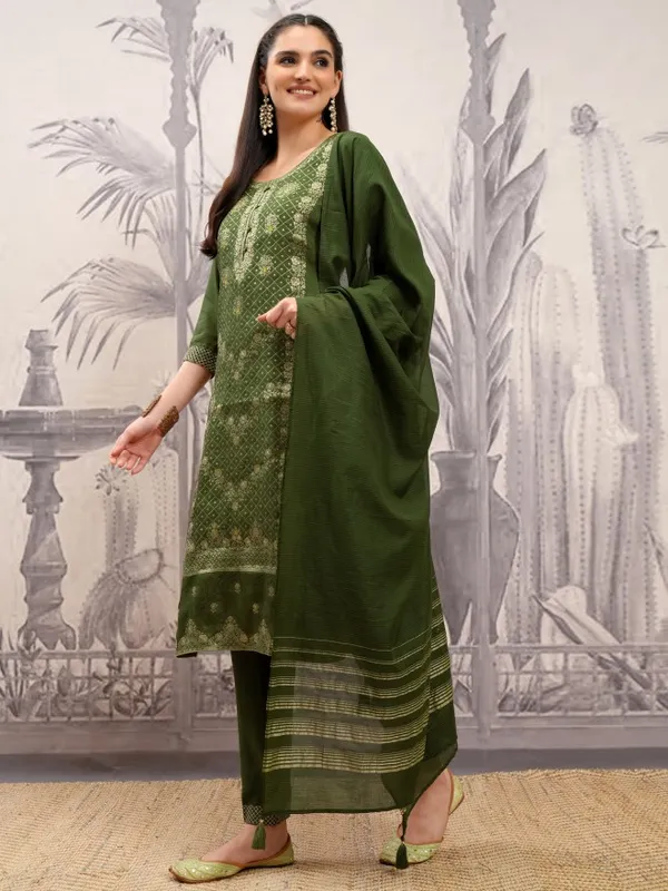 Vishudh Women Green Embroidered Kurta With Trousers And Dupatta