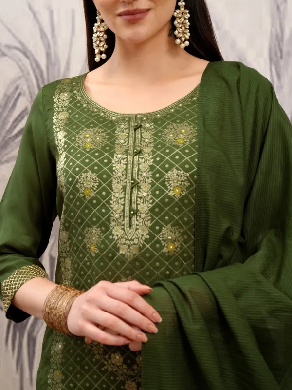 Vishudh Women Green Embroidered Kurta With Trousers And Dupatta