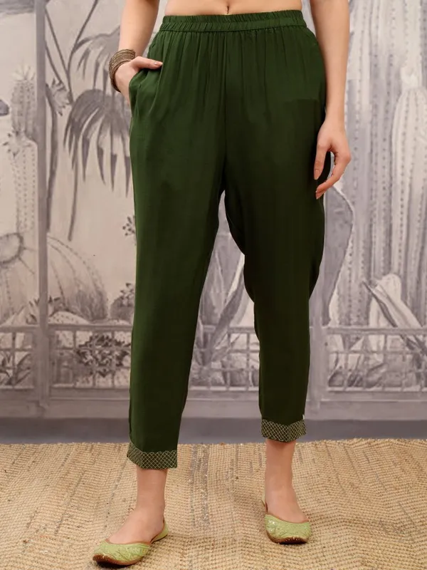 Vishudh Women Green Embroidered Kurta With Trousers And Dupatta