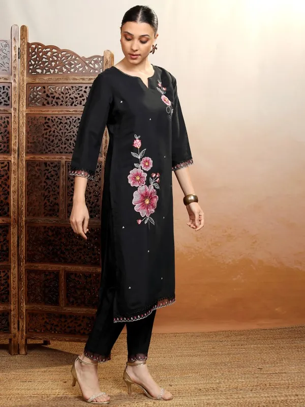 Women Kurta With Trousers & Dupatta