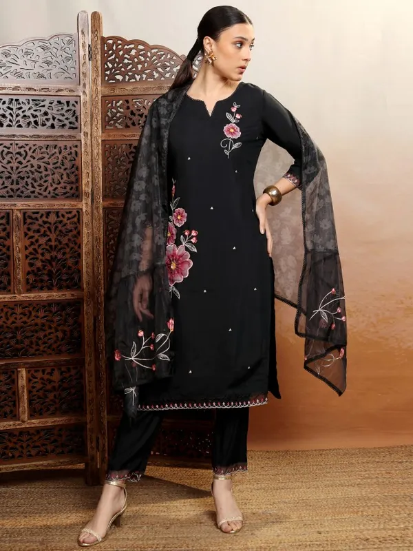 Women Kurta With Trousers & Dupatta