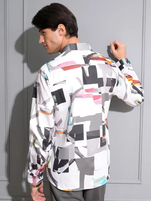Locomotive Men White Printed Slim Fit Casual Shirt